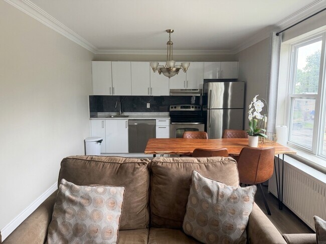 Building Photo - 92 Trethewey Dr