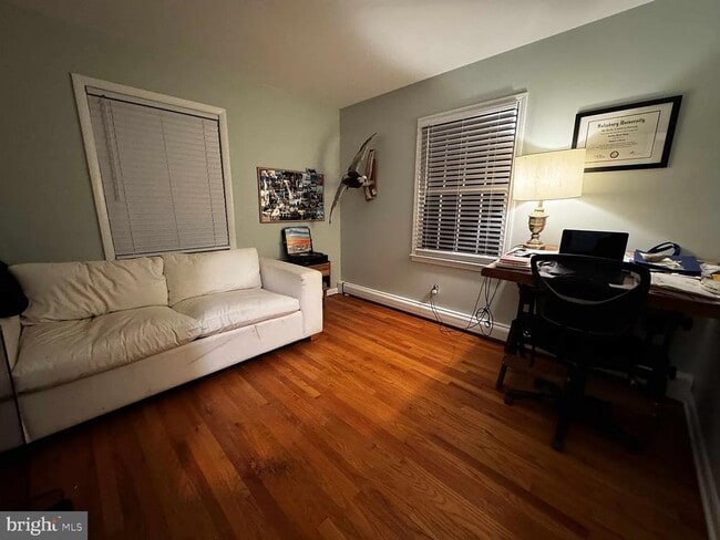 Building Photo - 104 E Maple Ave