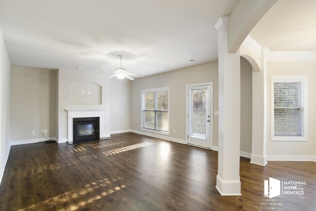 Building Photo - 170 Montauk Dr
