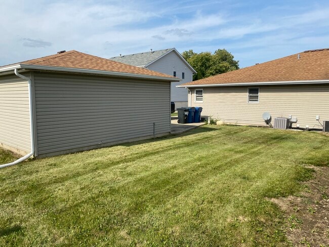 Building Photo - 2461 Red Oak Trl