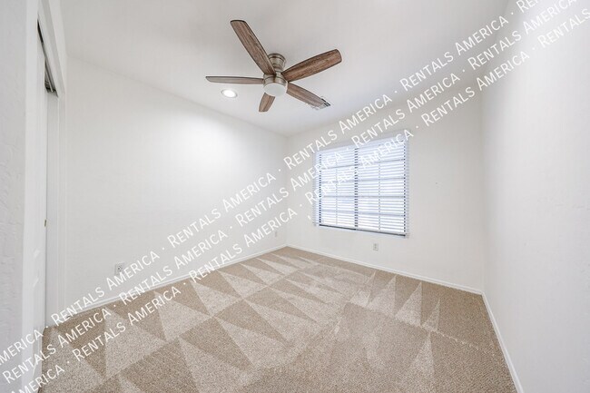 Building Photo - 13041 W Mauna Loa Ln