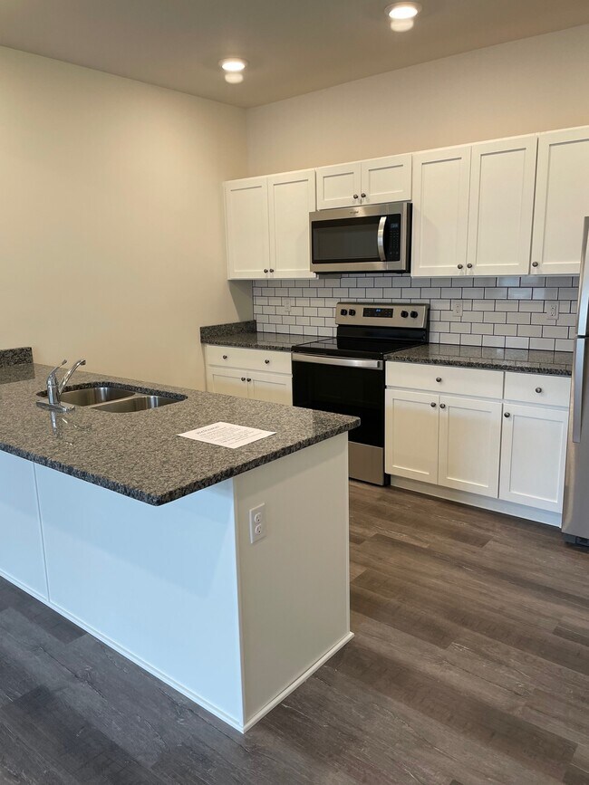 Building Photo - 4616 Commerce St