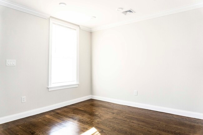 Building Photo - 77 Morris St