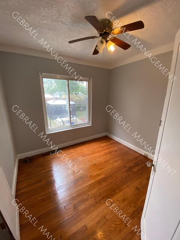 Foto del edificio - 15085 Winthrop St