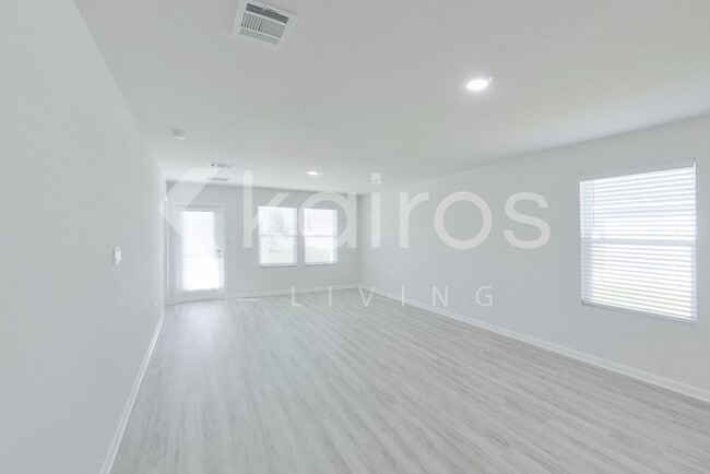 Foto del edificio - 14231 War Admiral Ave