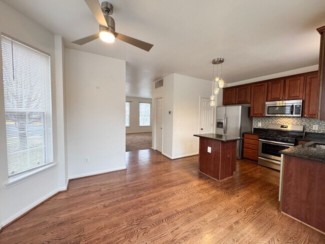 Building Photo - Spacious 2 Primary Beds 1 Den 3.5 Bath Townhome In Vibrant Sycamore Hill