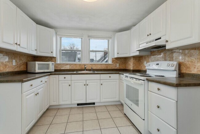 Building Photo - 45 2nd St