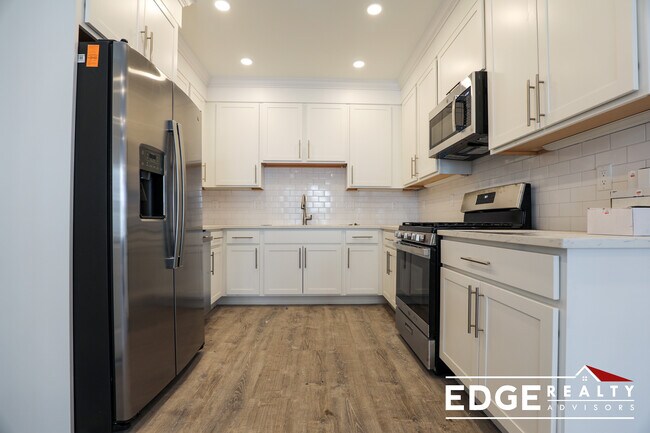 Building Photo - 128 Kenrick St