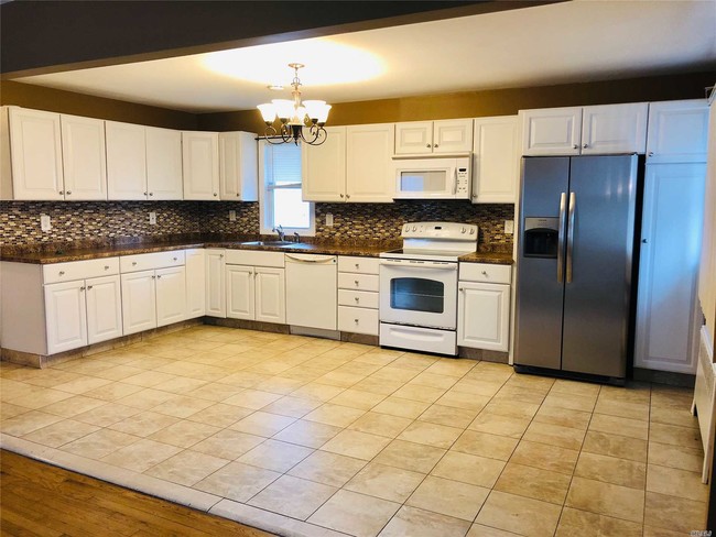 Building Photo - 951 Mirabelle Ave