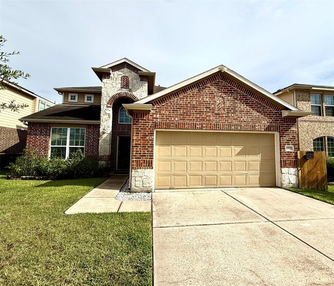 Building Photo - 2575 Riverway Dr