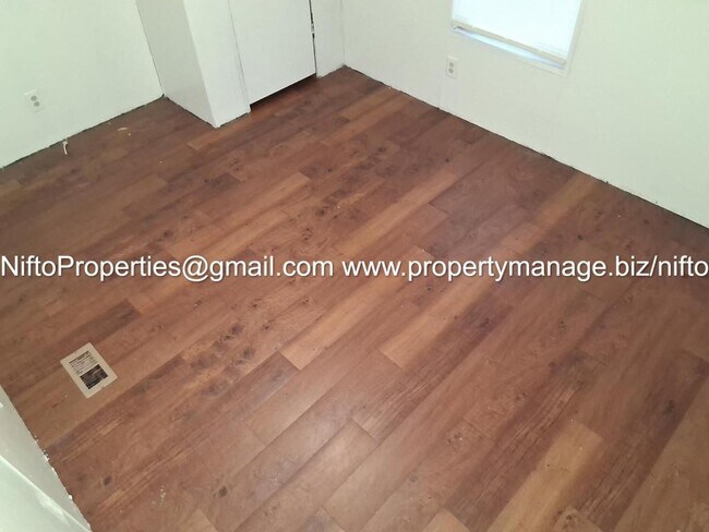 Foto del edificio - 5636 Aenon Ln