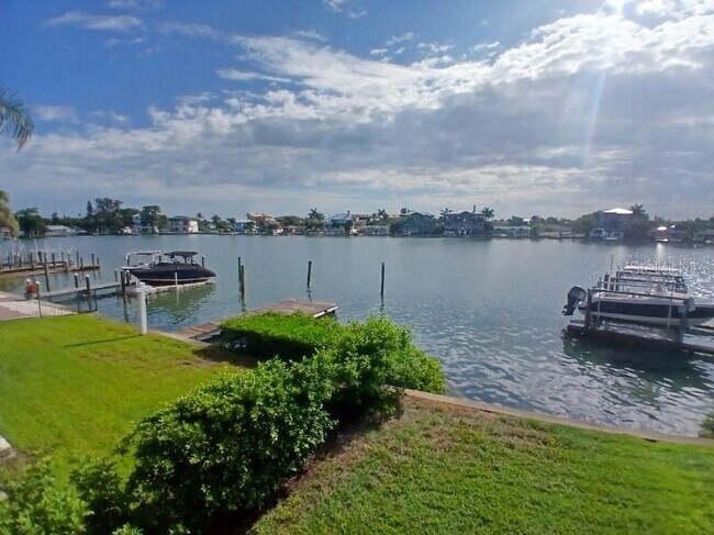 Foto del edificio - 2505 Bay Blvd
