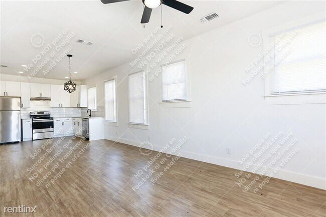 Building Photo - 826 Iowa St