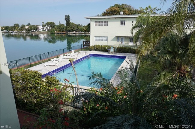 Foto del edificio - 8600 Byron Ave