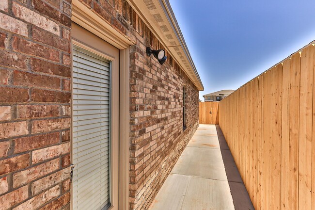 Building Photo - 1218 Preston Trails