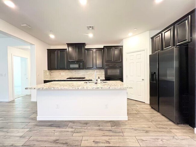 Foto del edificio - Beautiful 4-Bedroom Home with Dual Primary Suites in Henderson!