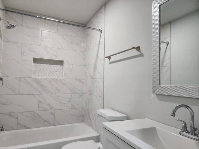 Foto del edificio - 17651 Graham St