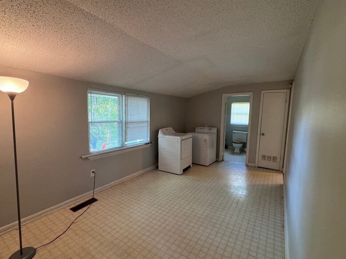Foto principal - 816 W 45th St