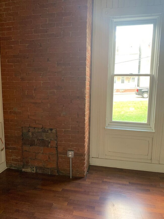 Building Photo - 3947 Mintwood St