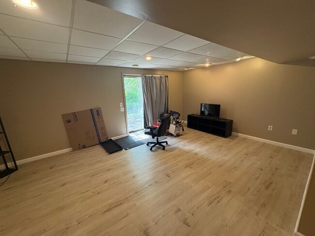 Building Photo - 7 Stardust Ct