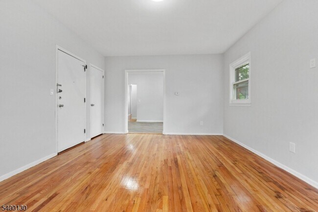 Foto del edificio - 2063 Elizabeth Ave