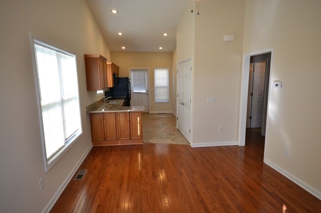 Foto del edificio - Modern 2 bedroom Apartment with One-Level Living