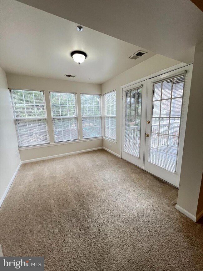 Foto del edificio - 3620 Sherbrooke Cir
