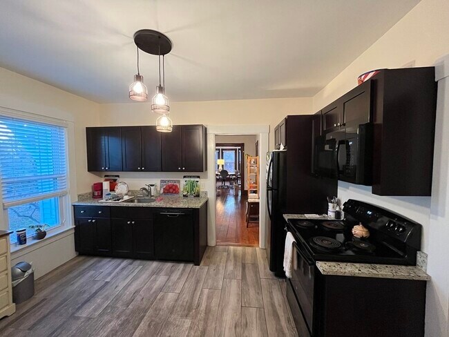 Building Photo - 14 Lincoln St