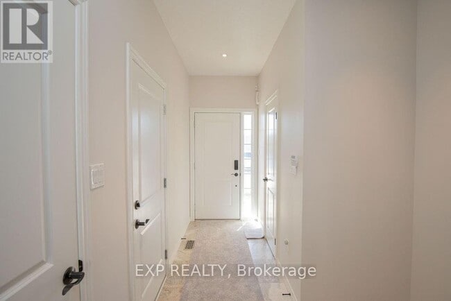 Building Photo - 33 Dunrobin Ln