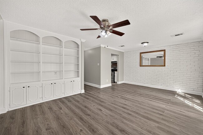 Foto del edificio - 14535 Misty Meadow Ln