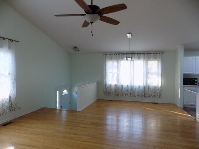 Building Photo - 23636 N Overhill Dr