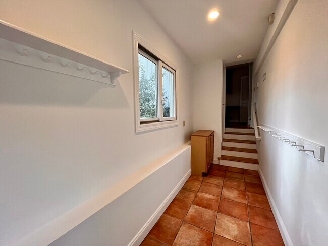 Side entrance mudroom - 56 Red Coat Rd