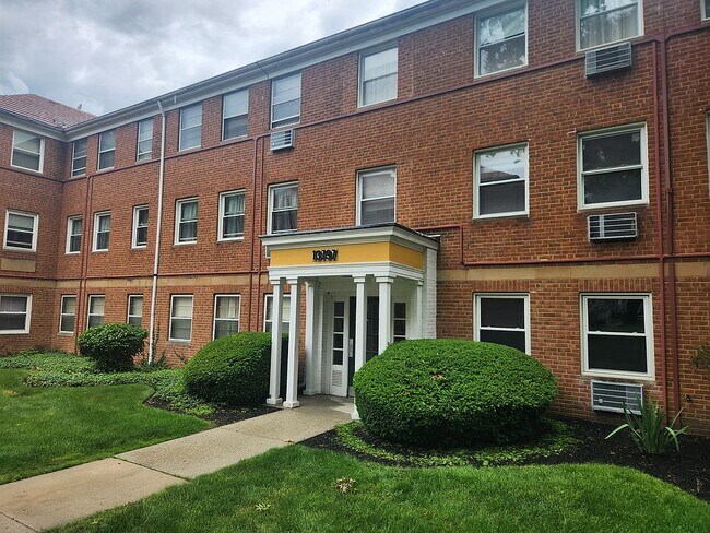 Foto del edificio - 13797 Cedar Rd