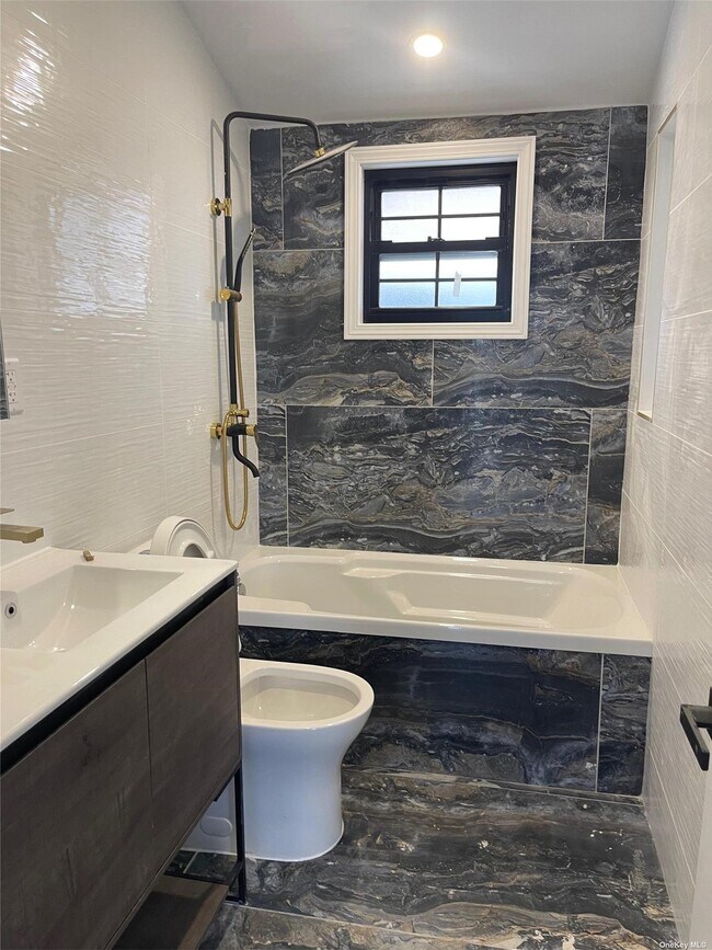 Foto del edificio - 99-15 157th Ave