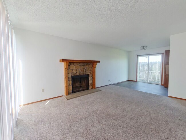 Building Photo - 3958 N Garland Cir