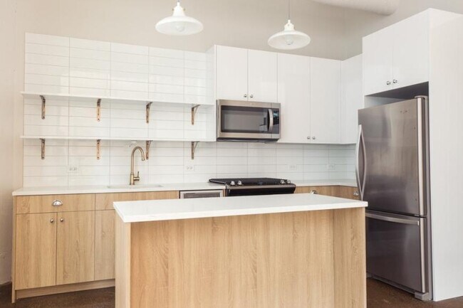 Building Photo - 1 bedroom in Chicago IL 60654