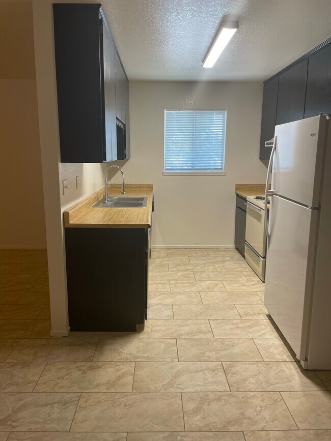 623 S Sierra Ave Unit 623, Oakdale, CA 95361 Apartments in Oakdale, CA