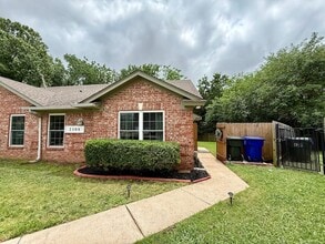 Building Photo - 2308 Heatherfield Ln