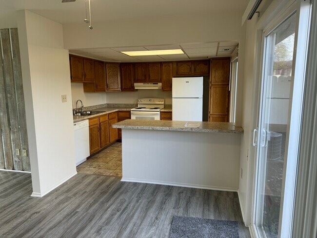 Building Photo - 479 E 60th Pl