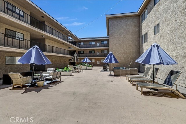 Foto del edificio - 12400 Montecito Rd