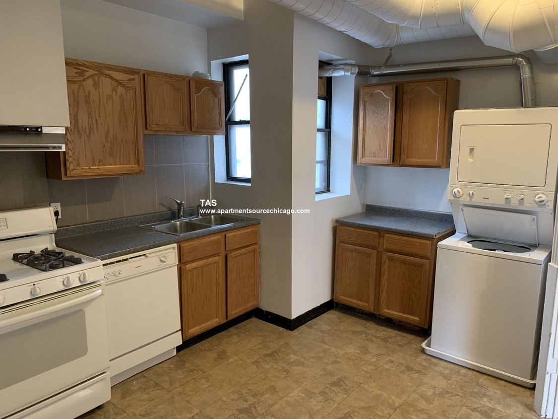 Foto principal - 735 W Wrightwood Ave