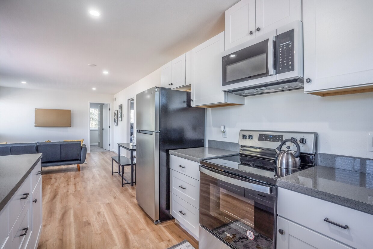 Primary Photo - 3086 Capp St