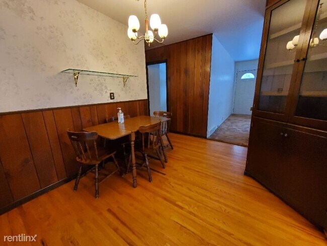 Building Photo - 3 br, 1 bath House - 968 Kendalwood