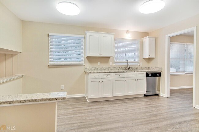 Foto del edificio - 738 Laverne Dr NW