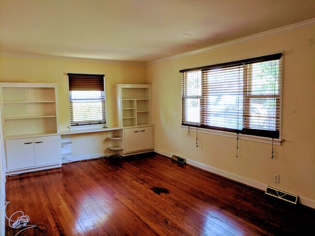 Foto del edificio - Spacious 3bdrm/2bth Home Located in a Well Established Neighborhood in Richmond's West End  Conve...