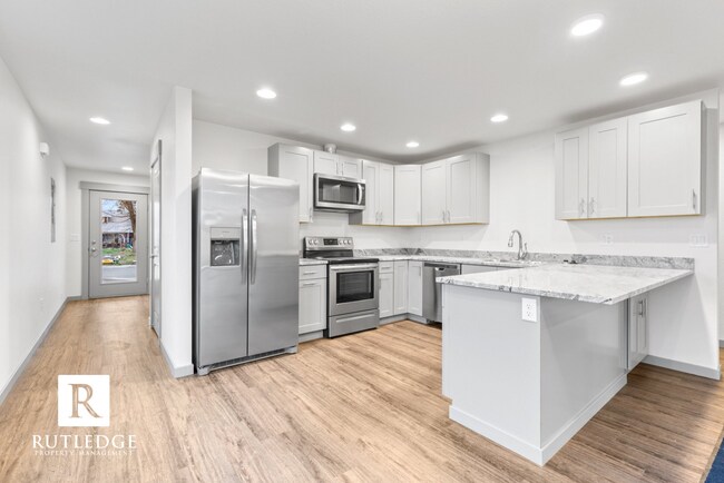 Building Photo - 3/2.5 Bedroom Townhome