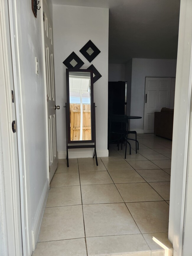 Foto del edificio - 7951 SW 198th St