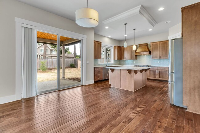 Building Photo - Welcome to Modern Elegance in Renton WA
