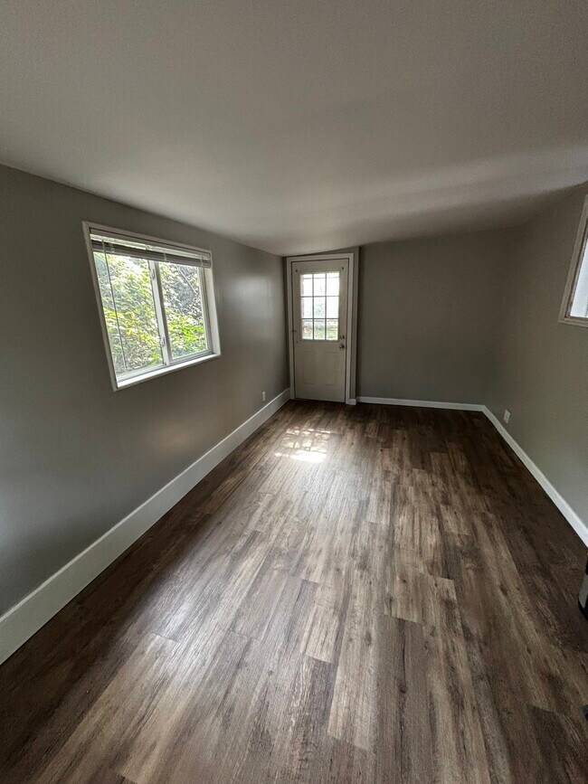 Foto del edificio - 1461 Collier Ave