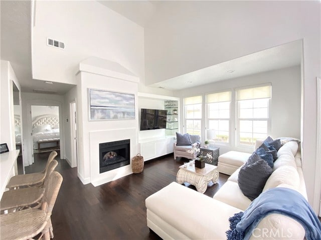 Building Photo - 40 Anjou